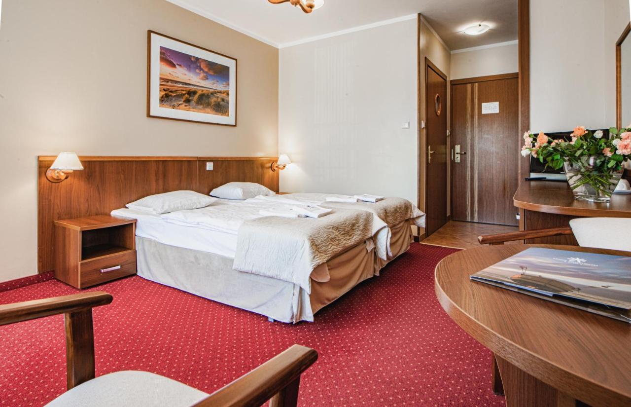 Hotel Nadmorski Łeba Esterno foto